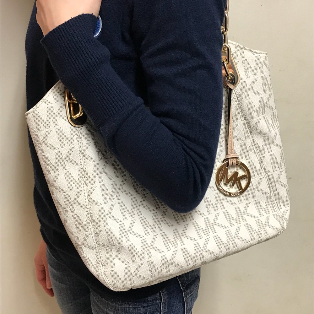 Happy New Year! Lowering prices!! Michael Kors bag
